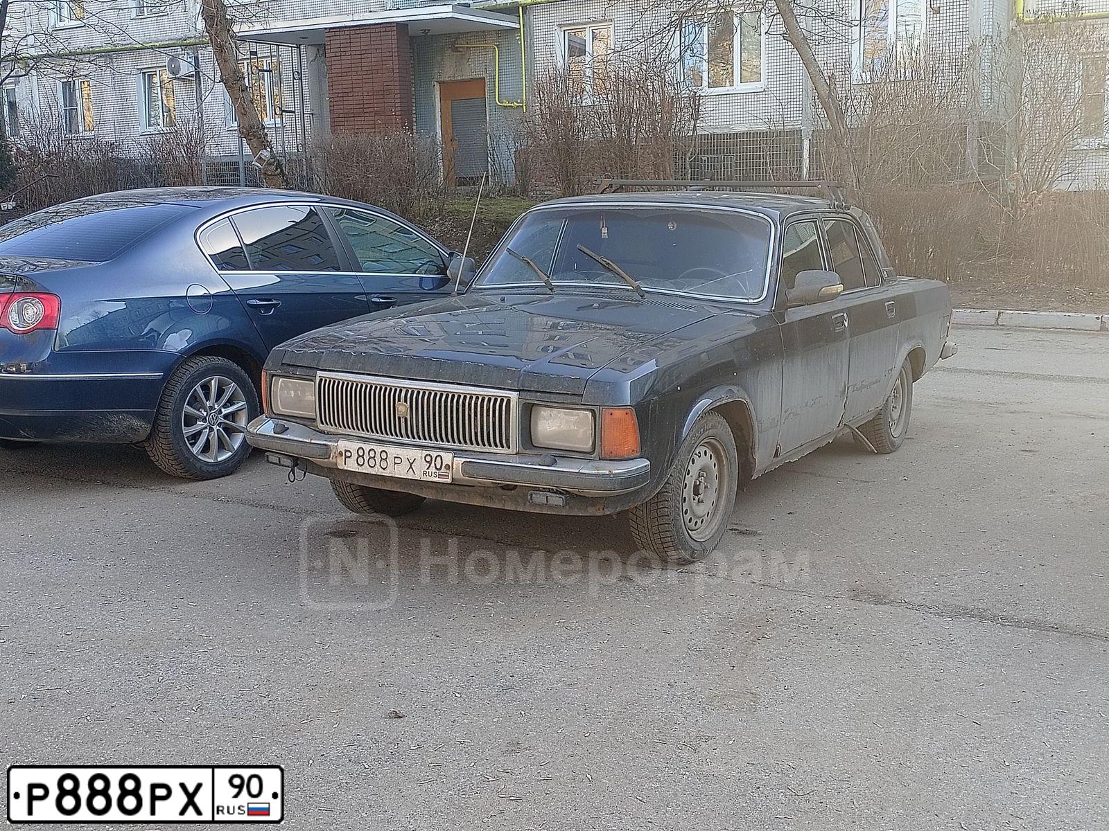 Фото автомобиля GAZ 3102 WOLGA, 2006 — госномер Р888РХ90. Цвет: ЧЕРНЫЙ