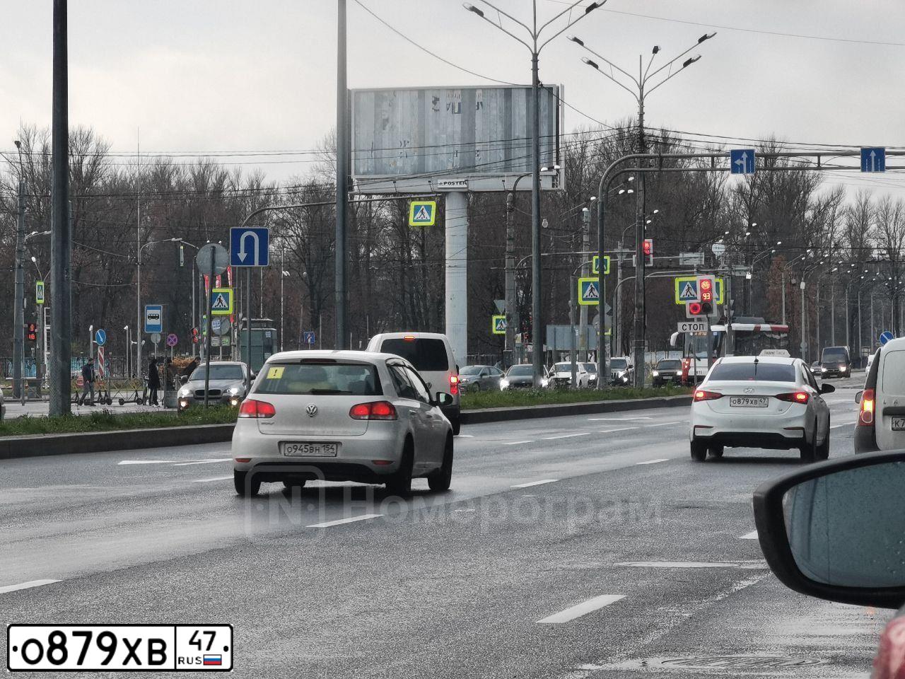 Фото автомобиля HYUNDAI SOLARIS, 2019 — госномер М582КЕ198. Цвет: Белый