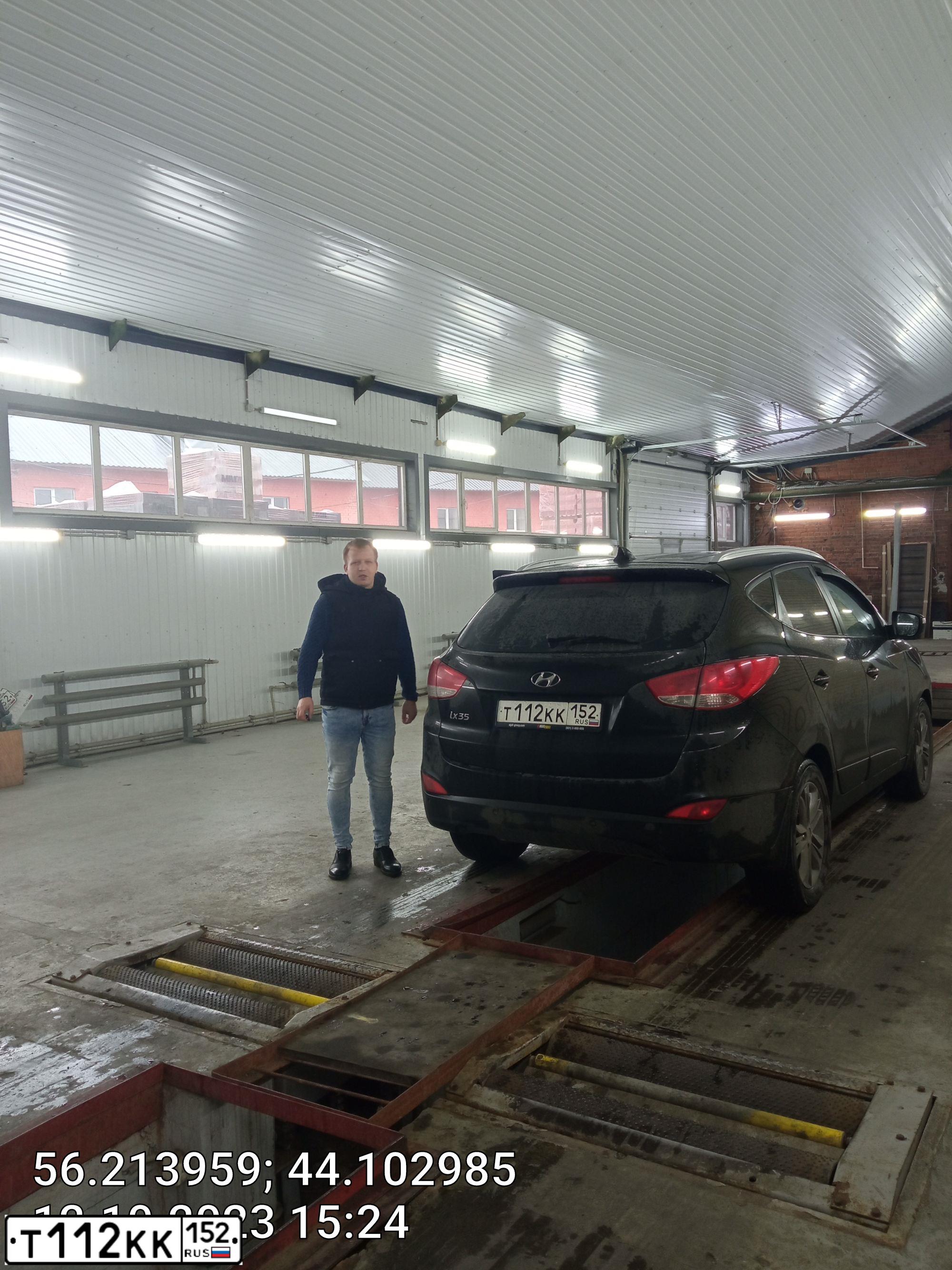 Фото автомобиля HYUNDAI IX35, 2013 — госномер А228ЕК252. Цвет: ЧЕРНЫЙ