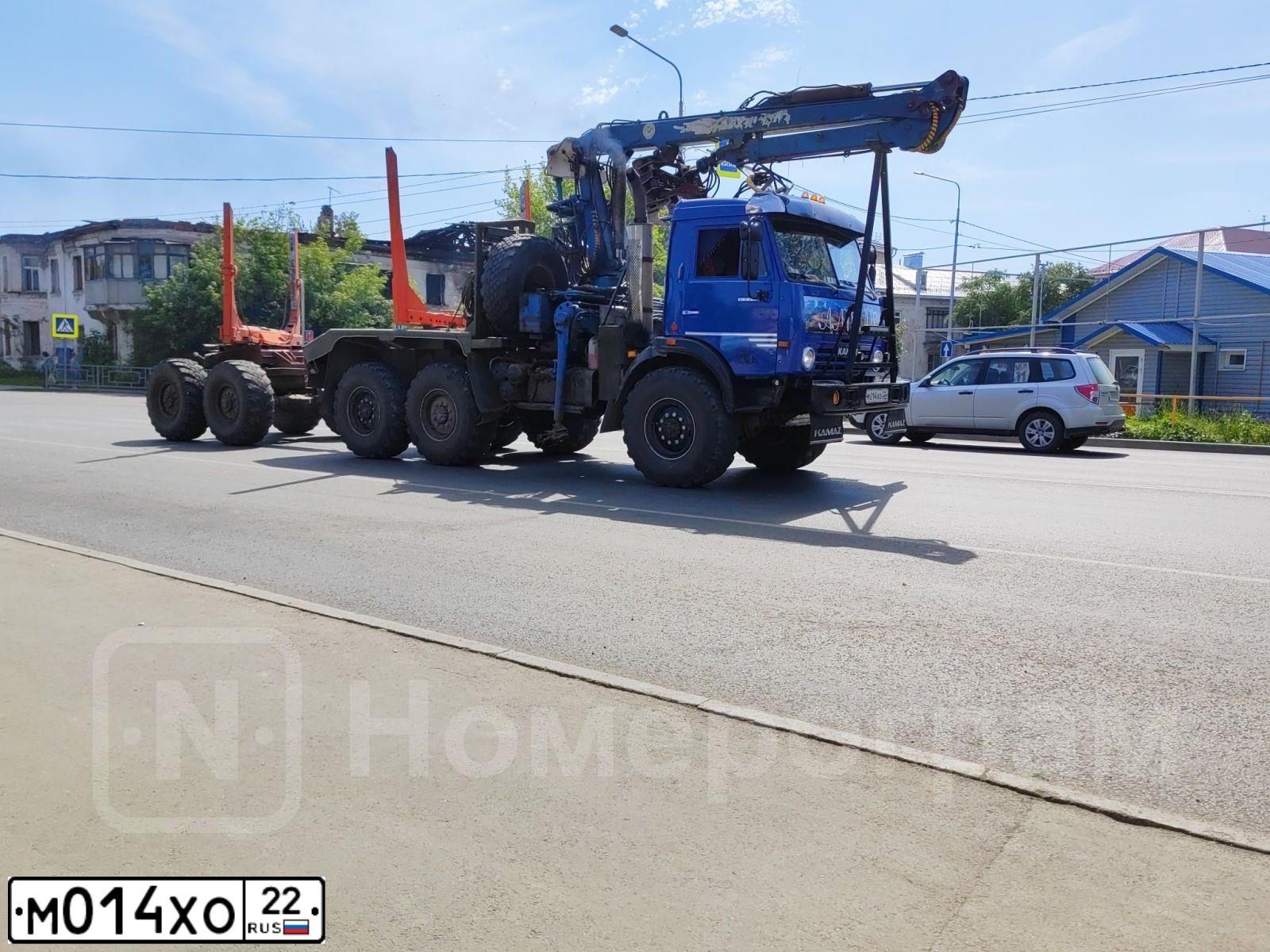 Фото автомобиля KAMAZ 4310 /6X6/, 1990 — госномер М014ХО22. Цвет: СИНИЙ
