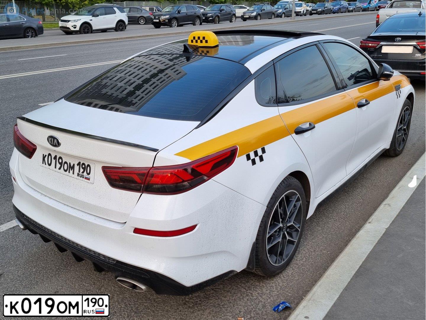 Фото автомобиля KIA MAGENTIS / OPTIMA, 2020 — госномер К019ОМ190. Цвет: ЧЕРНЫЙ