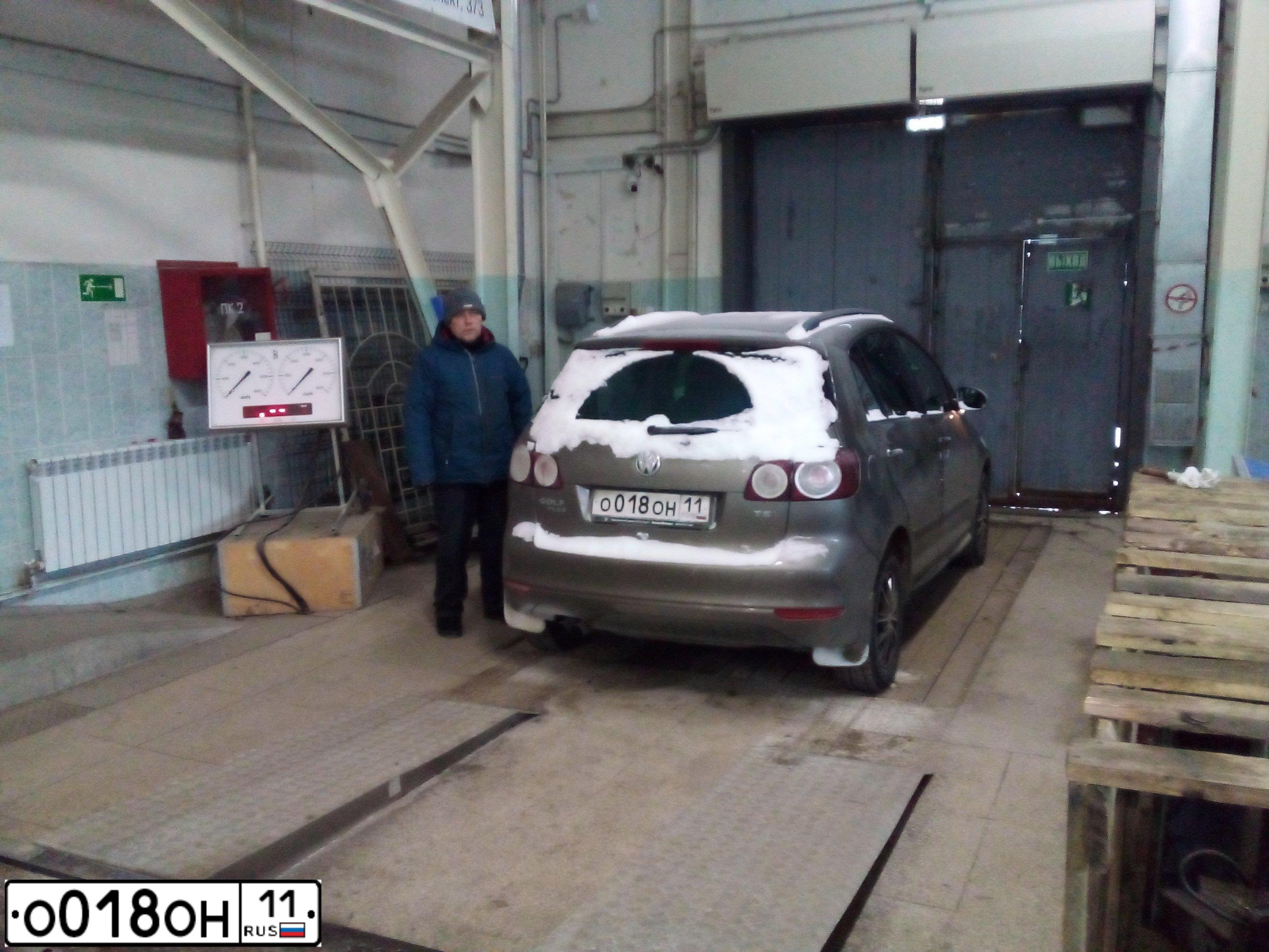 Фото автомобиля VOLKSWAGEN GOLF PLUS, 2012 — госномер О018ОН11. Цвет: СЕРО-КОРИЧНЕВЫЙ