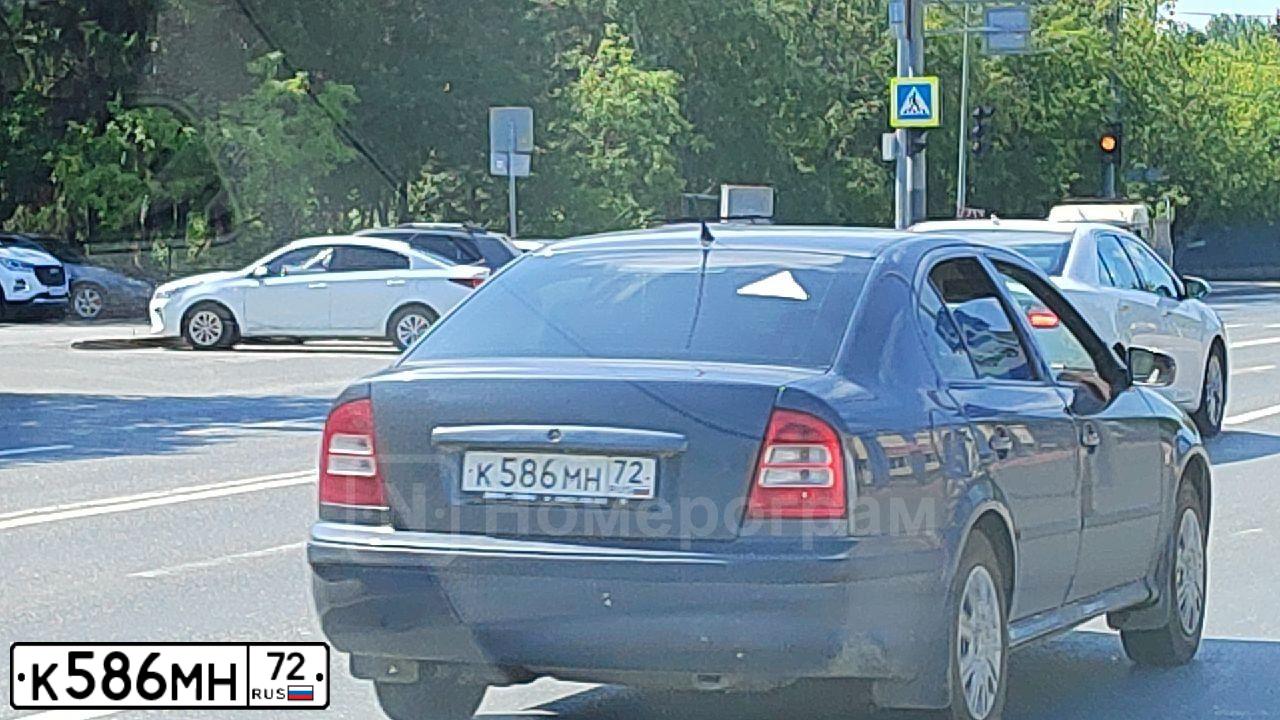 Фото автомобиля MAZDA 3, 2012 — госномер С779НК89. Цвет: Красный