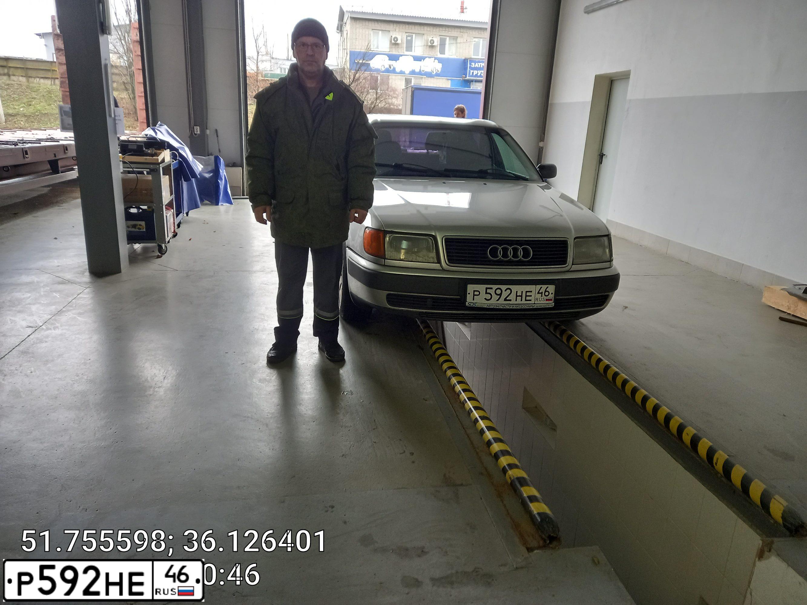 Фото автомобиля AUDI 100, 1991 — госномер Р592НЕ46. Цвет: ПЕРЛАМУТРОВО-СЕРЕБРИСТЫЙ