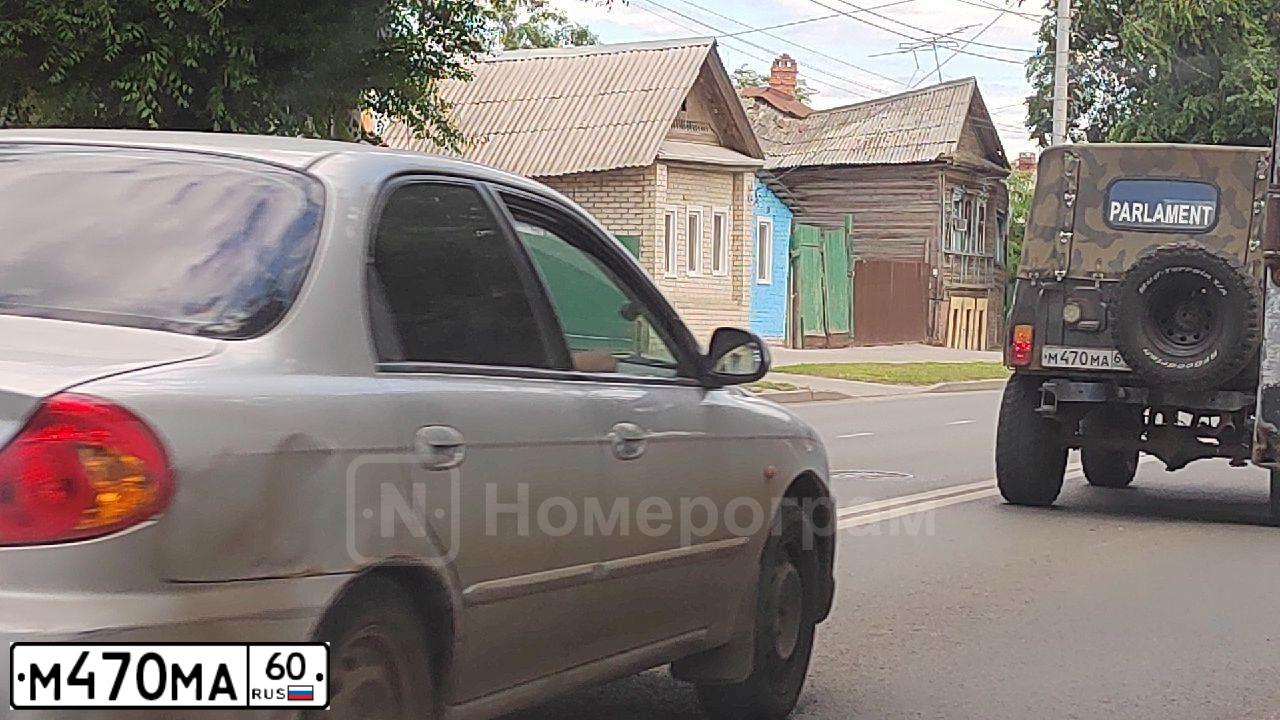 Фото автомобиля RENAULT KANGOO, 2012 — госномер В185ХК197. Цвет: Белый