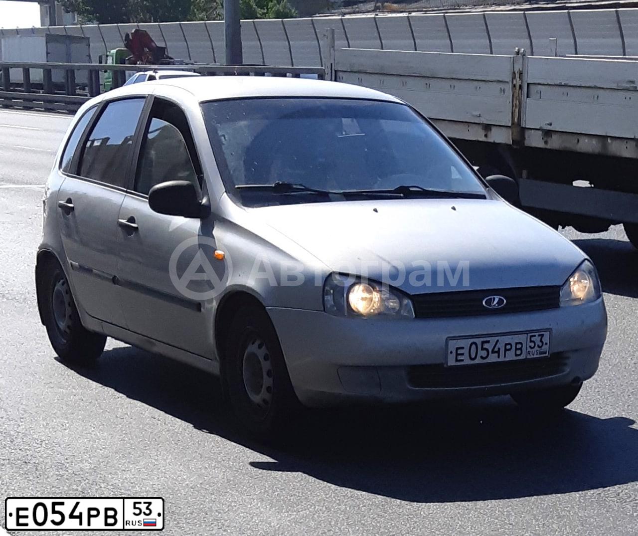 Фото автомобиля LADA KALINA, 2007 — госномер К529СА53. Цвет: Серебристый
