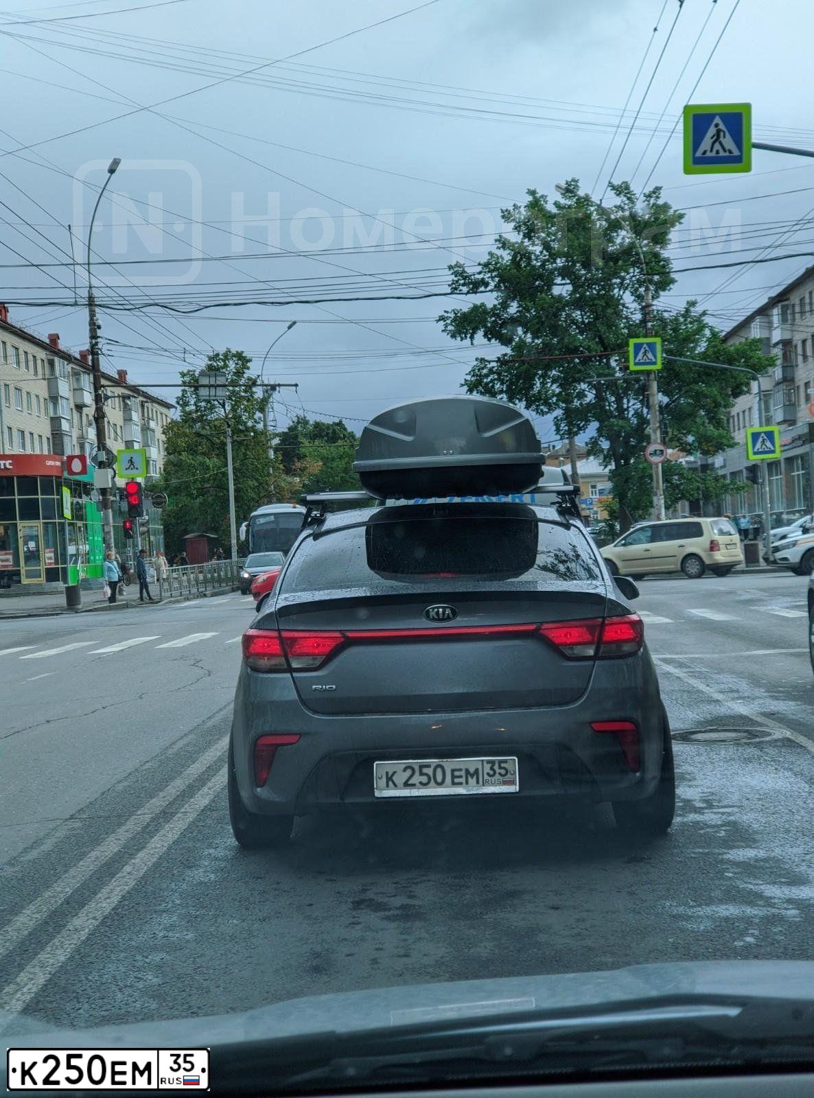 Фото автомобиля KIA RIO, 2019 — госномер К250ЕМ35. Цвет: СЕРЫЙ