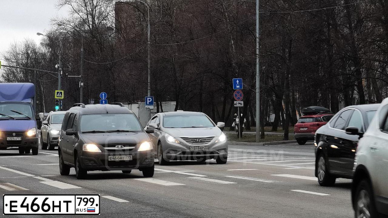 Фото автомобиля LADA LARGUS, 2015 — госномер Е466НТ799. Цвет: ТЕМНО-КОРИЧНЕВЫЙ