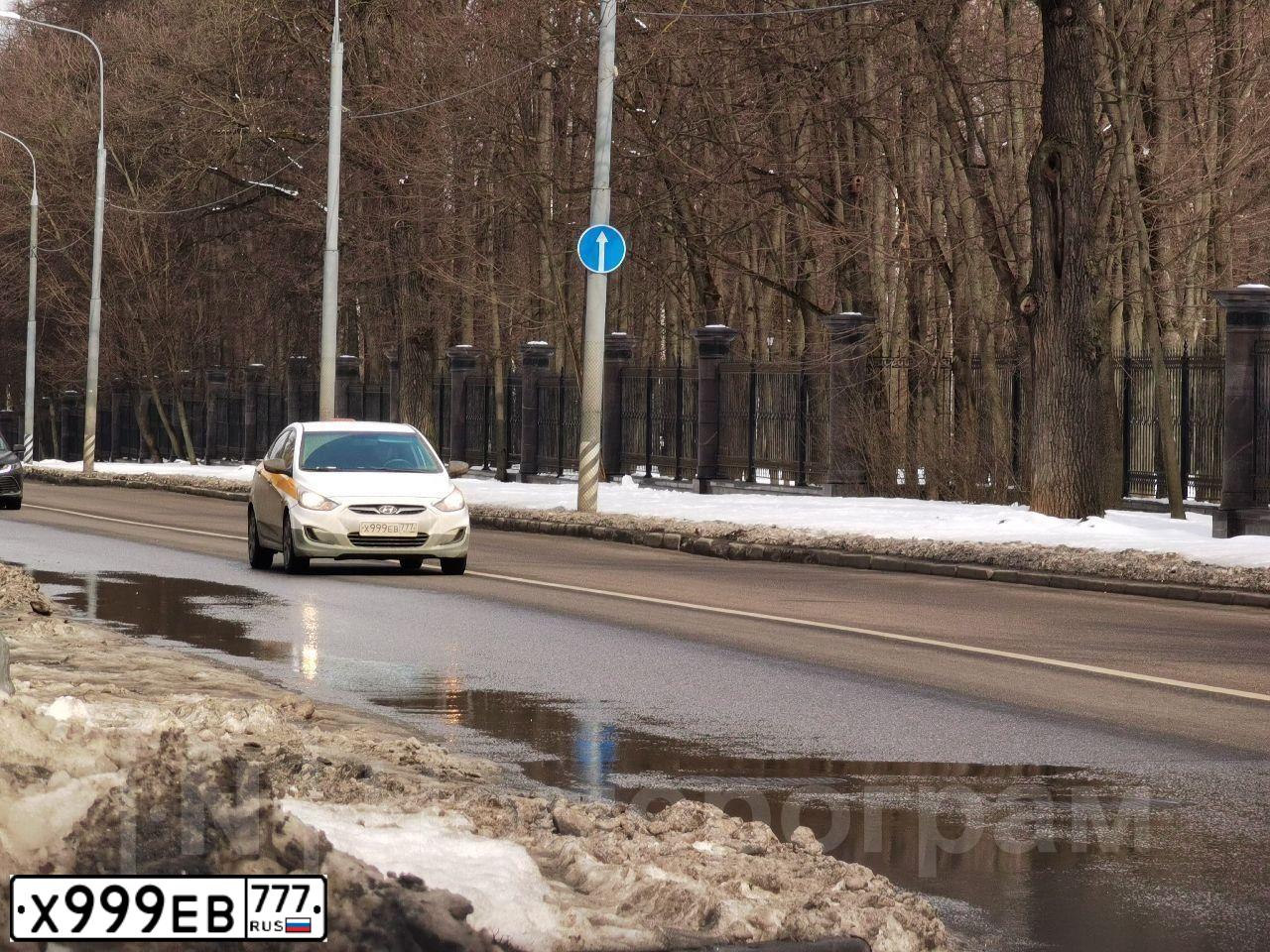 Фото автомобиля HYUNDAI SOLARIS, 2012 — госномер Е011НК136. Цвет: ЧЕРНЫЙ