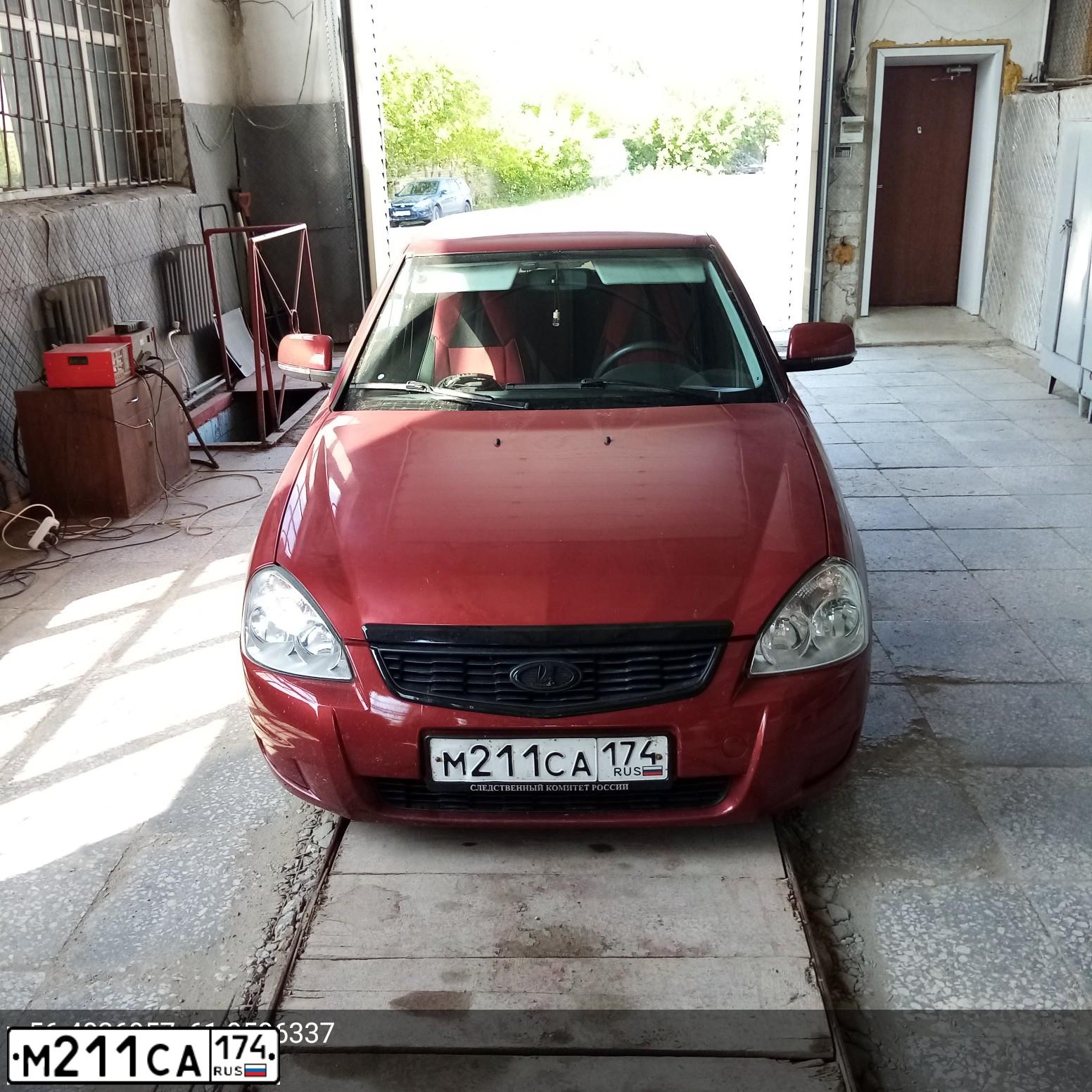Фото автомобиля LADA 2170 PRIORA, 2009 — госномер М211СА174. Цвет: Красный