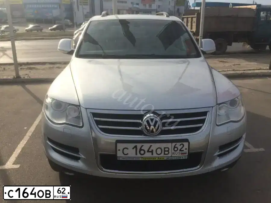 Фото автомобиля VOLKSWAGEN TOUAREG, 2009 — госномер М235СХ62. Цвет: СЕРЕБРИСТЫЙ