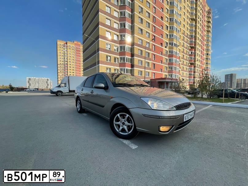 Фото автомобиля FORD FOCUS, 2004 — госномер У459ОР72. Цвет: СЕРО-ЗОЛОТИСТЫЙ