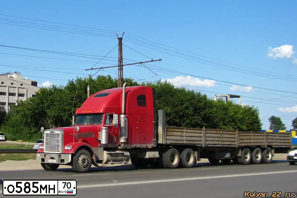 Фото автомобиля FREIGHTLINER SEVERE DUTY FLD, 2003 — госномер О585МН70. Цвет: КРАСНЫЙ