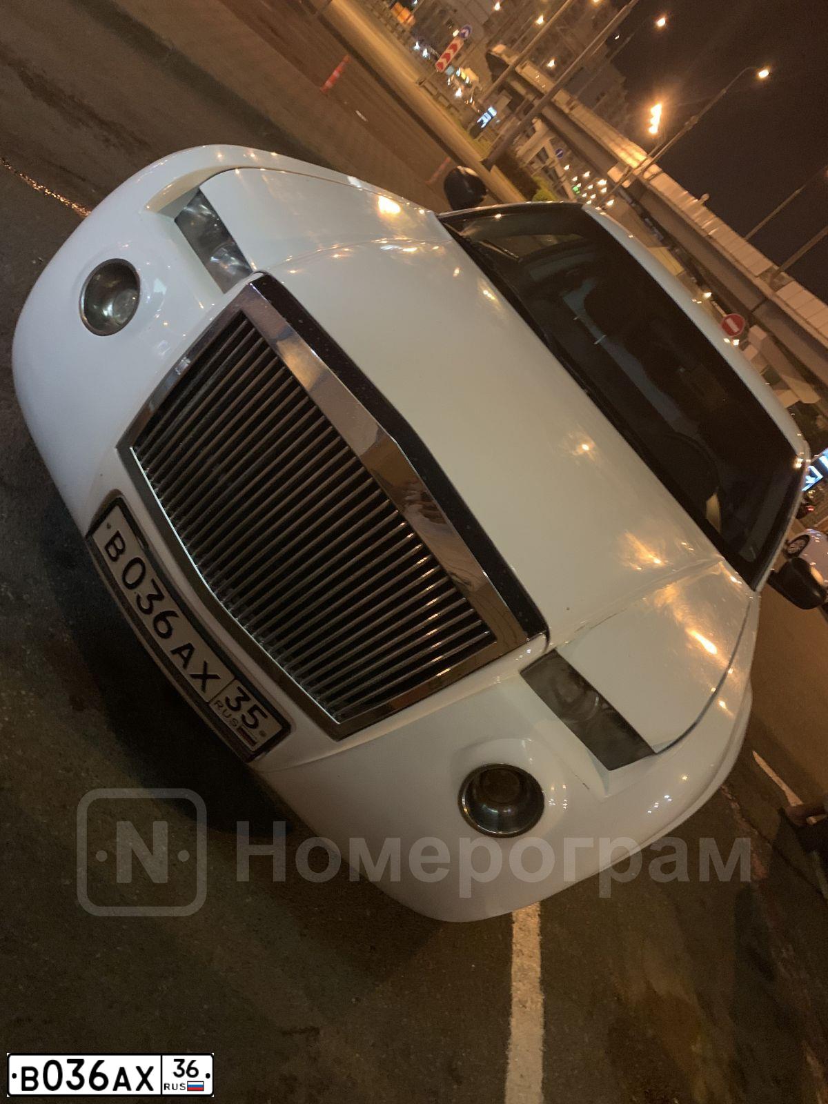Фото автомобиля VOLKSWAGEN CARAVELLE, 2020 — госномер В036АХ36. Цвет: СЕРЫЙ
