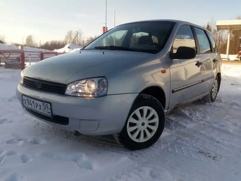 Фото автомобиля LADA 1117 KALINA, 2008 — госномер А915СУ18. Цвет: СЕРЕБРИСТЫЙ
