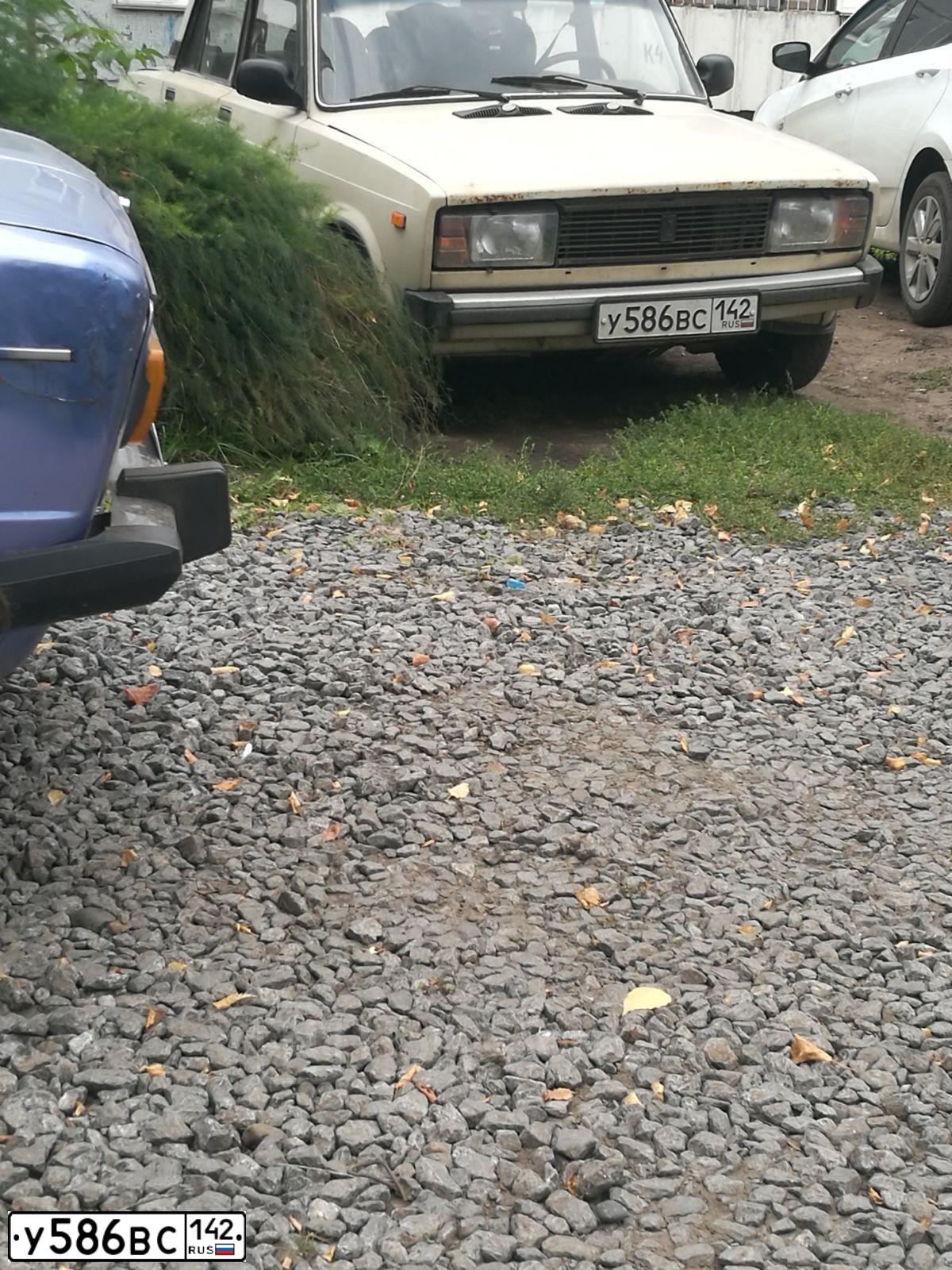 Фото автомобиля LADA 2105, 1987 — госномер У586ВС142. Цвет: СВЕТЛО-БЕЖЕВЫЙ
