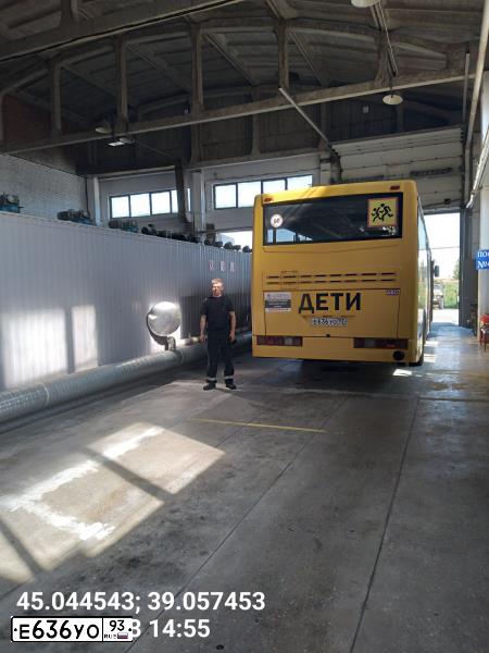Фото автомобиля NEFAZ Z 5299 KAMAZ 5297 4X2, 2010 — госномер Е636УО93
