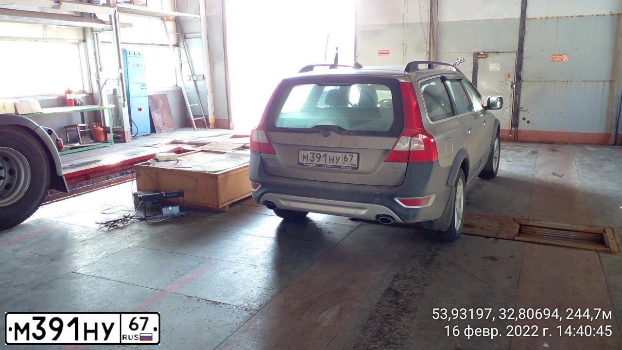 Фото автомобиля VOLVO XC70, 2013 — госномер О448ММ51. Цвет: БЕЖЕВЫЙ