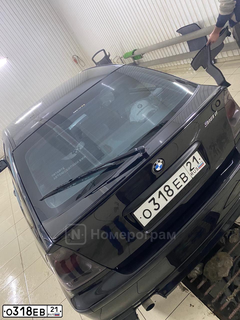 Фото автомобиля BMW SERIE 3, 2001 — госномер М982КХ21. Цвет: ЧЕРНЫЙ