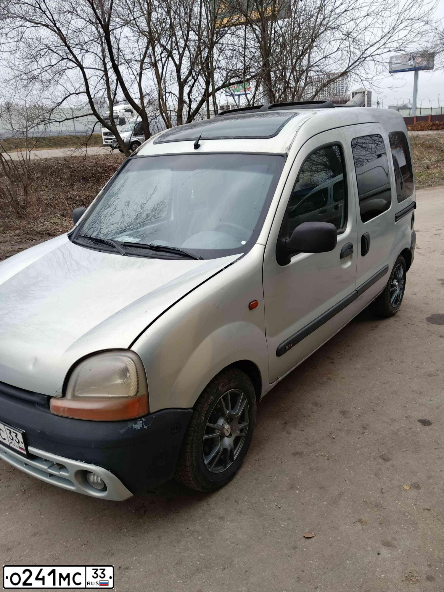 Фото автомобиля RENAULT KANGOO, 2000 — госномер О241МС33. Цвет: СЕРЫЙ