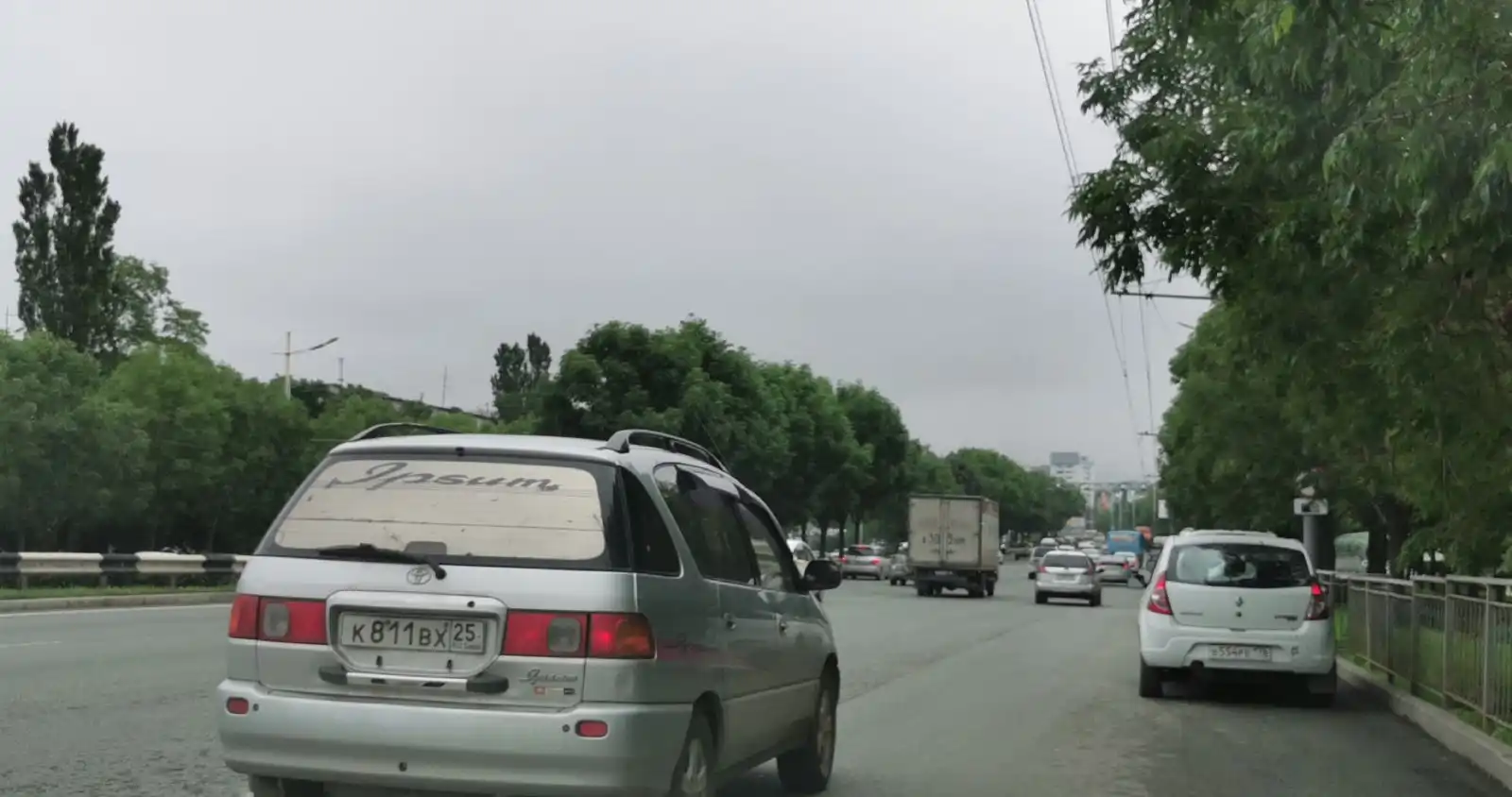 Фото автомобиля ТОЙОТА ИПСУМ ТОЙОТА ИПСУМ, 1991 — госномер К811ВХ25. Цвет: Серый