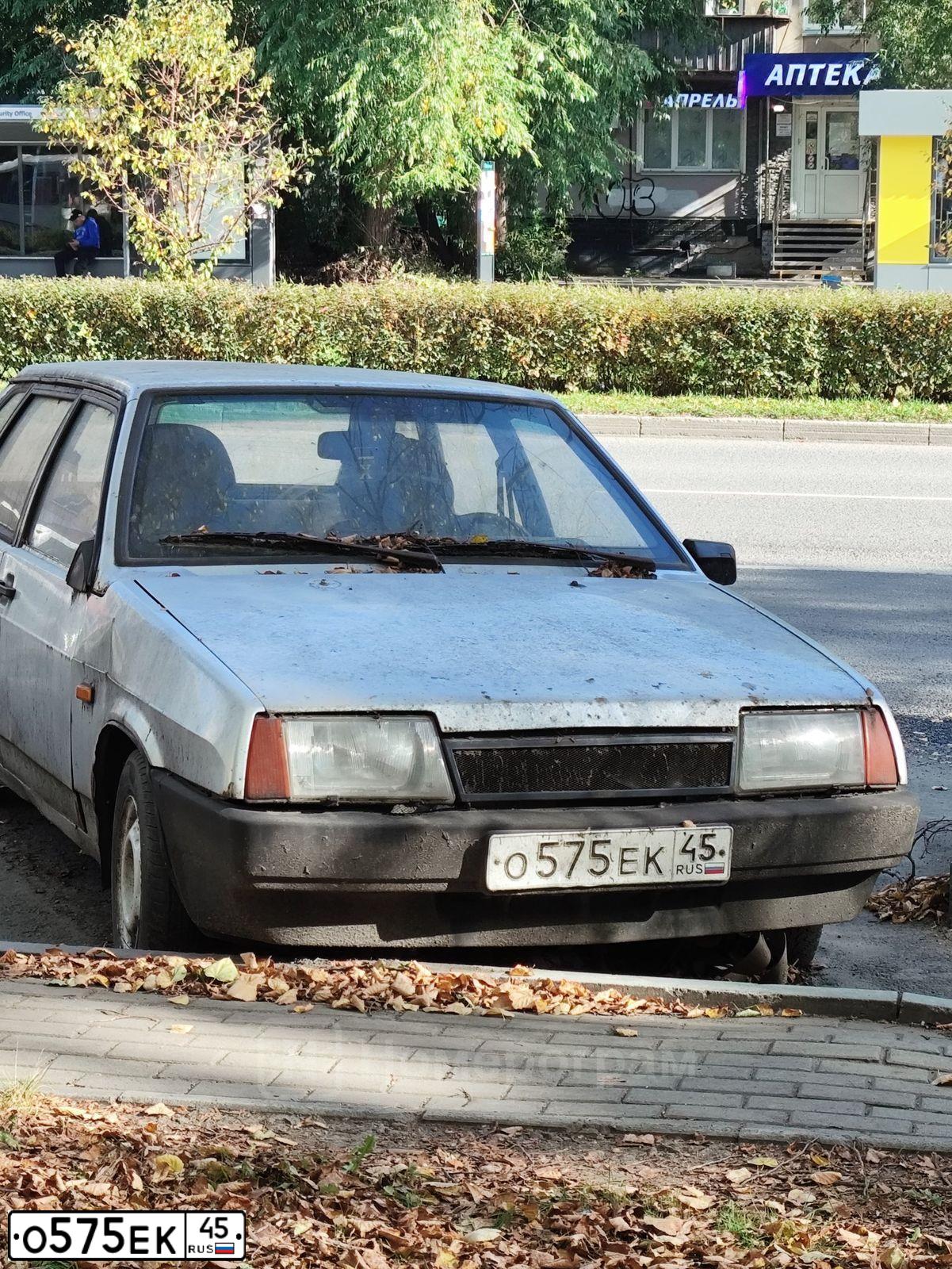 Фото автомобиля VAZ 2109 SAMARA, 2003 — госномер О575ЕК45. Цвет: СВЕТЛО-СЕРЕБРИСТЫЙ МЕТАЛЛ
