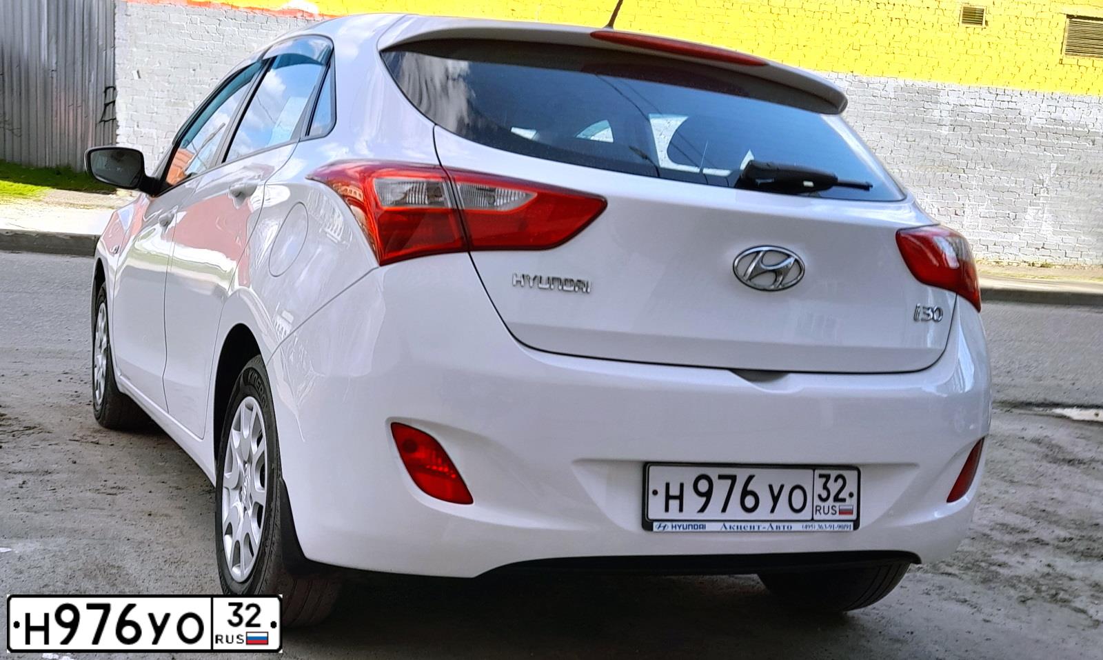 Фото автомобиля HYUNDAI I30 1 6 МТ, 2012 — госномер А091ХР147. Цвет: Белый
