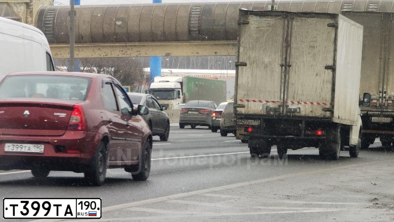 Фото автомобиля RENAULT LOGAN, 2012 — госномер Т399ТА190. Цвет: КРАСНЫЙ
