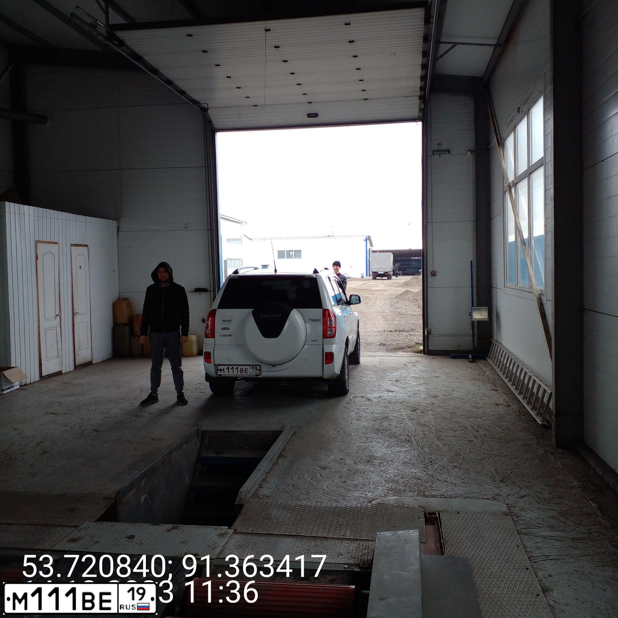 Фото автомобиля LADA 2114 SAMARA, 2009 — госномер Т101УМ124. Цвет: СВЕТЛО-СЕРЕБРИСТЫЙ МЕТАЛЛ