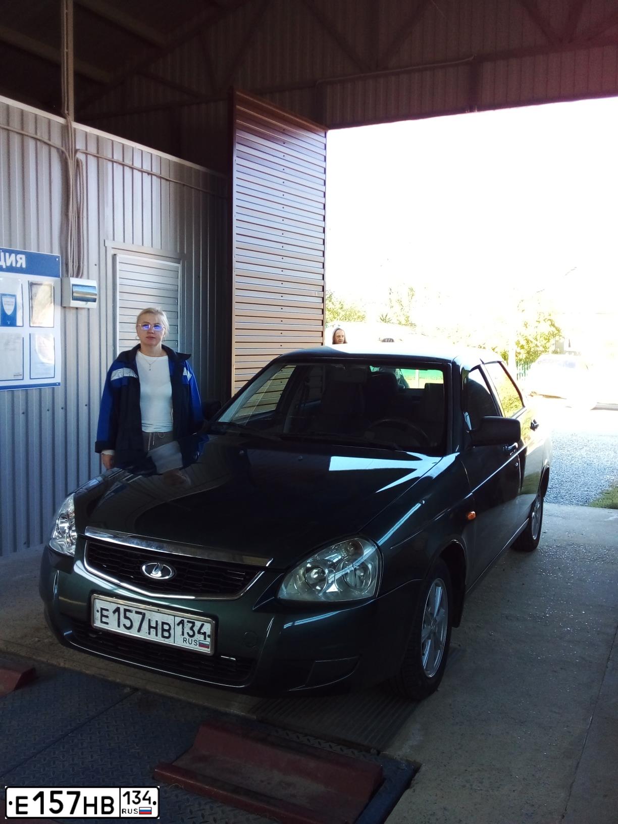 Фото автомобиля LADA 2170 PRIORA, 2009 — госномер А100СУ134. Цвет: СЕРО-СИНЕ ЗЕЛЕНЫЙ