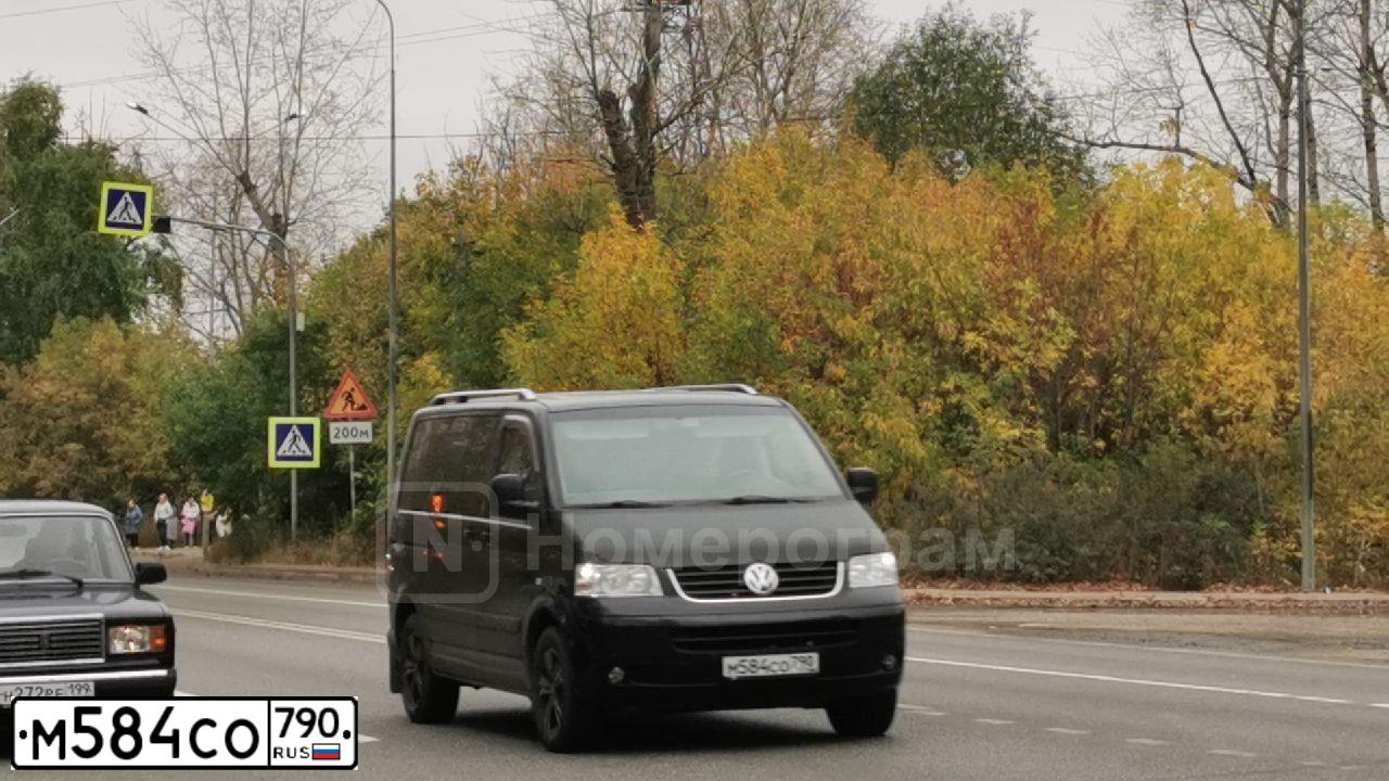 Фото автомобиля VOLKSWAGEN MULTIVAN, 2007 — госномер М003ВЕ250