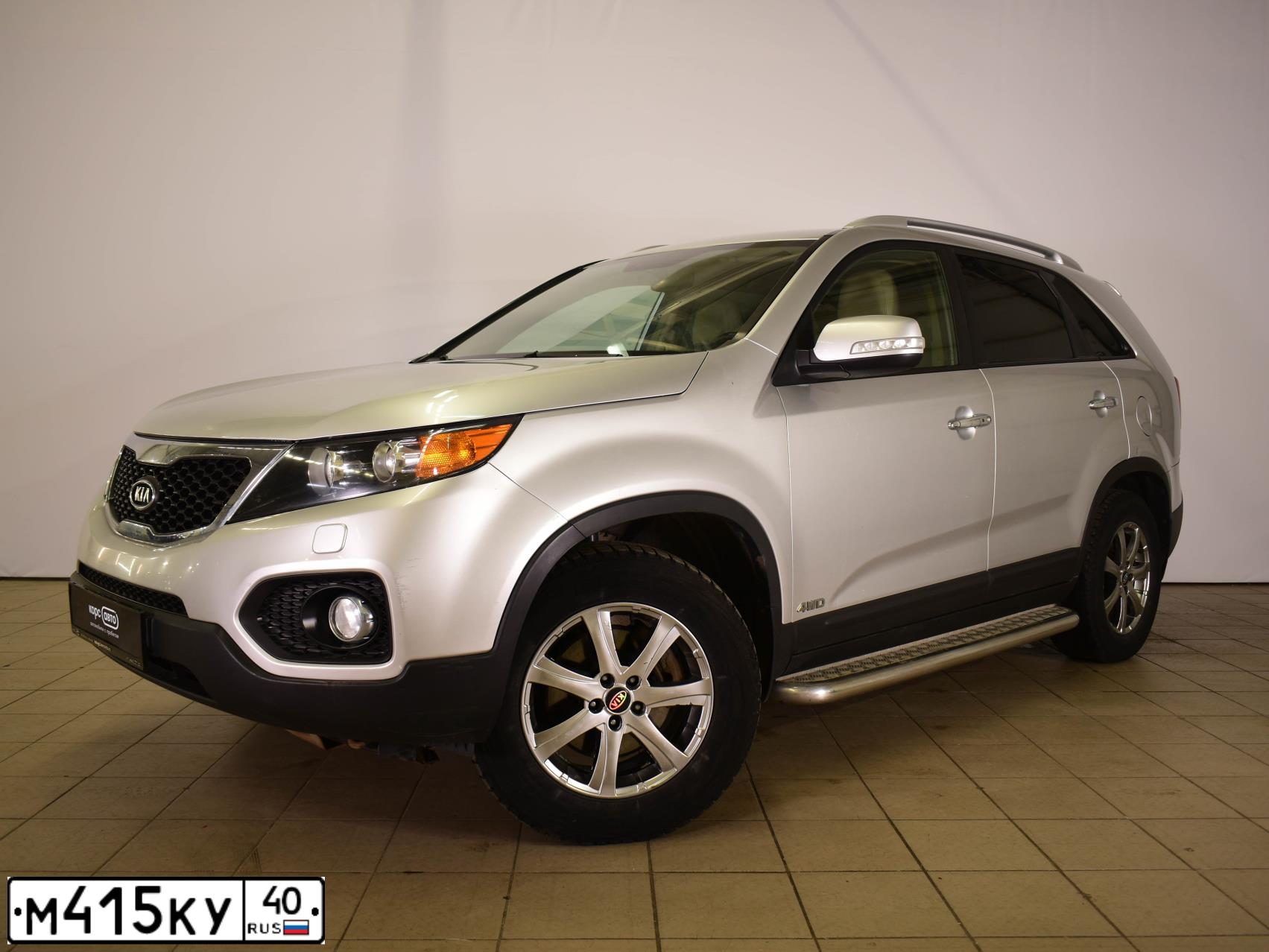 Фото автомобиля KIA SORENTO, 2010 — госномер Р104НР40. Цвет: СЕРЕБРИСТЫЙ