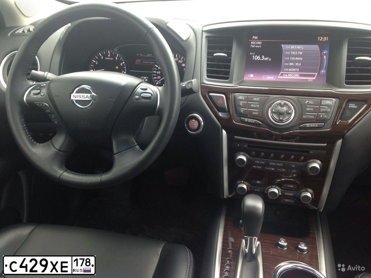 Фото автомобиля NISSAN PATHFINDER, 2014 — госномер С429ХЕ178. Цвет: СЕРЫЙ
