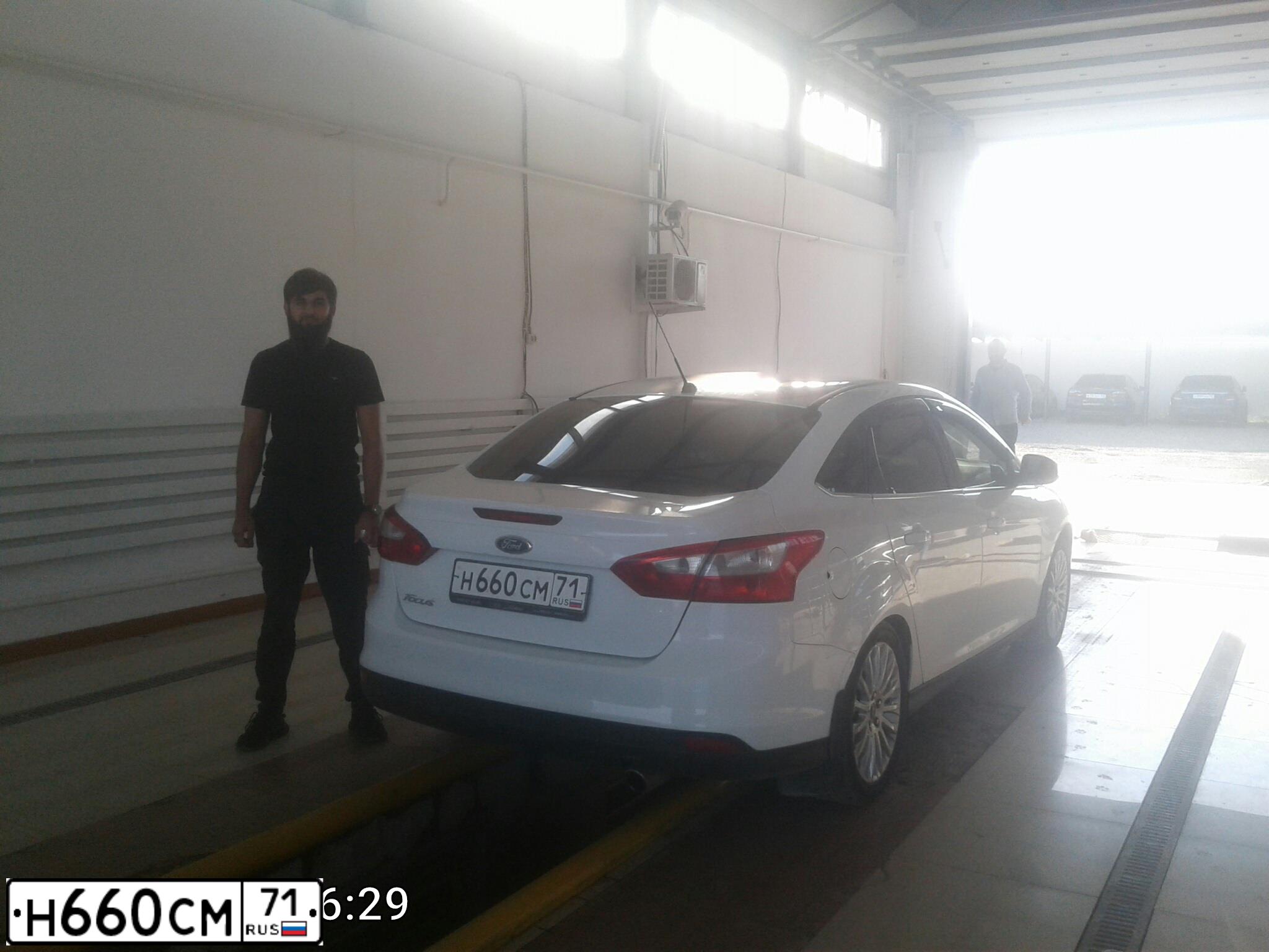 Фото автомобиля FORD FOCUS, 2012 — госномер К800ЕК95. Цвет: Белый