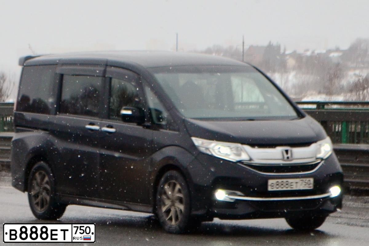 Фото автомобиля LADA 2121 NIVA, 2013 — госномер В888ЕТ750. Цвет: БЕЛЫЙ