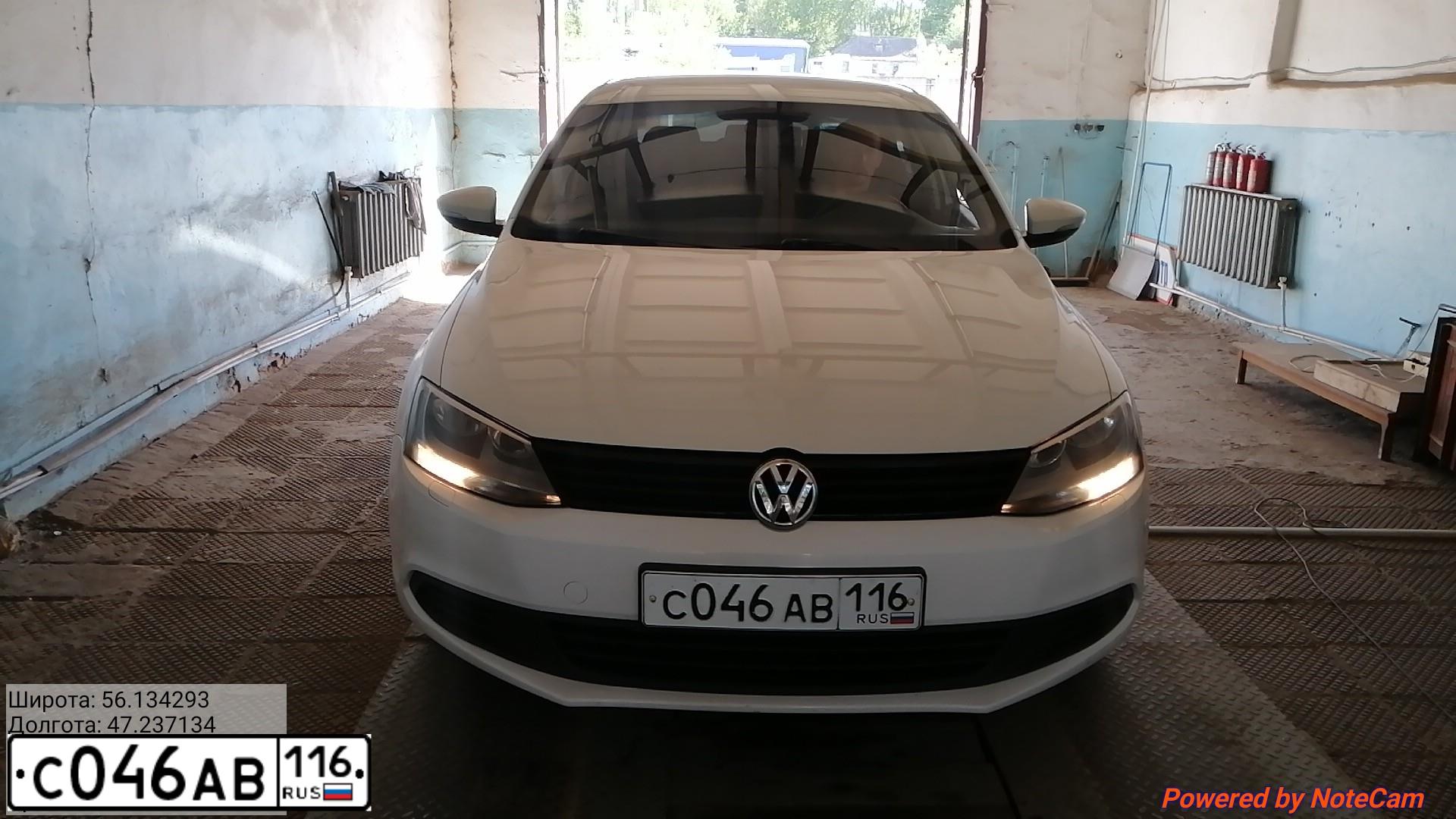 Фото автомобиля VOLKSWAGEN JETTA, 2012 — госномер Н968КА21. Цвет: Белый