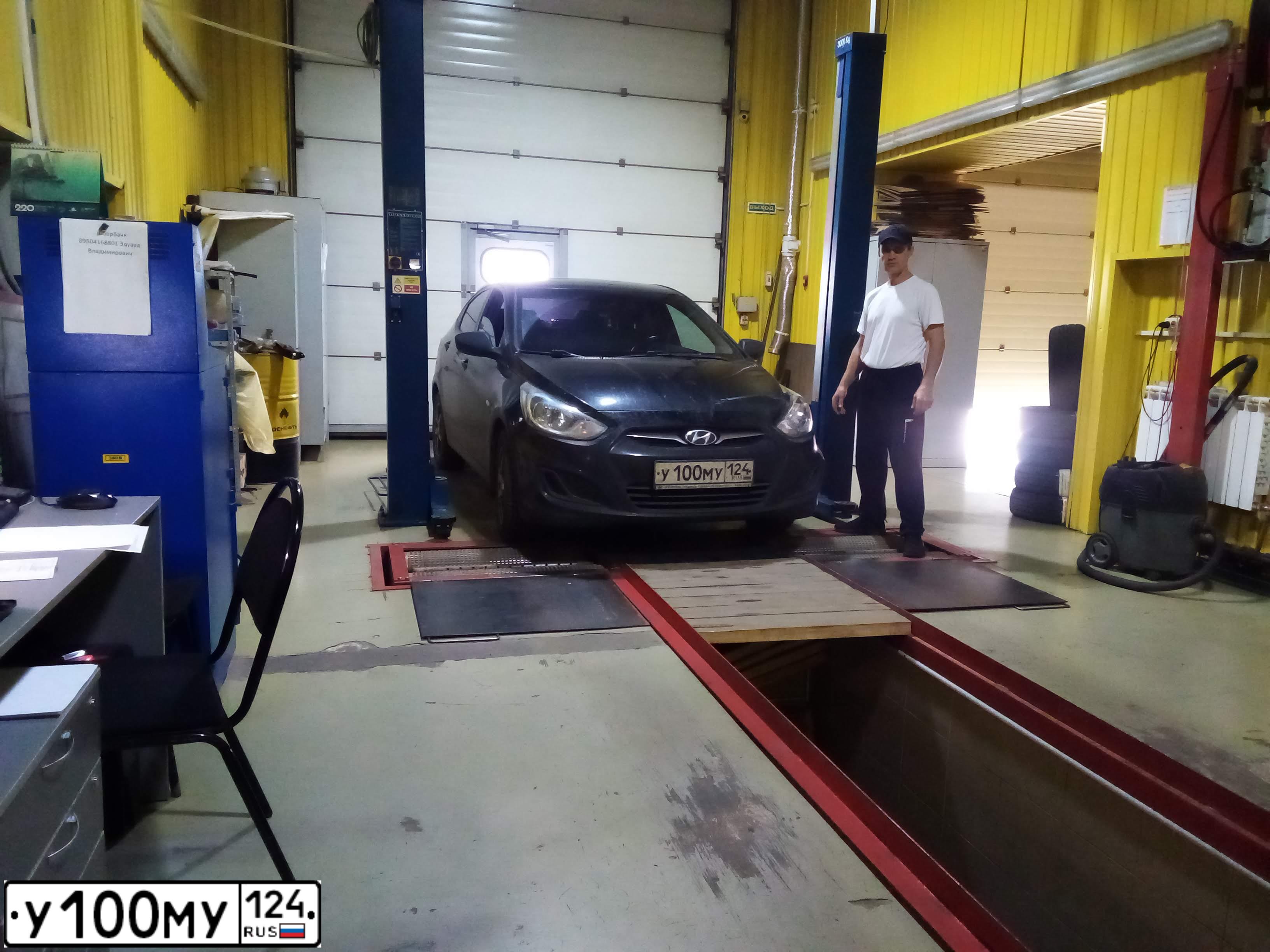 Фото автомобиля TOYOTA CAMRY, 2014 — госномер М111НС124. Цвет: Темно-серый металлик