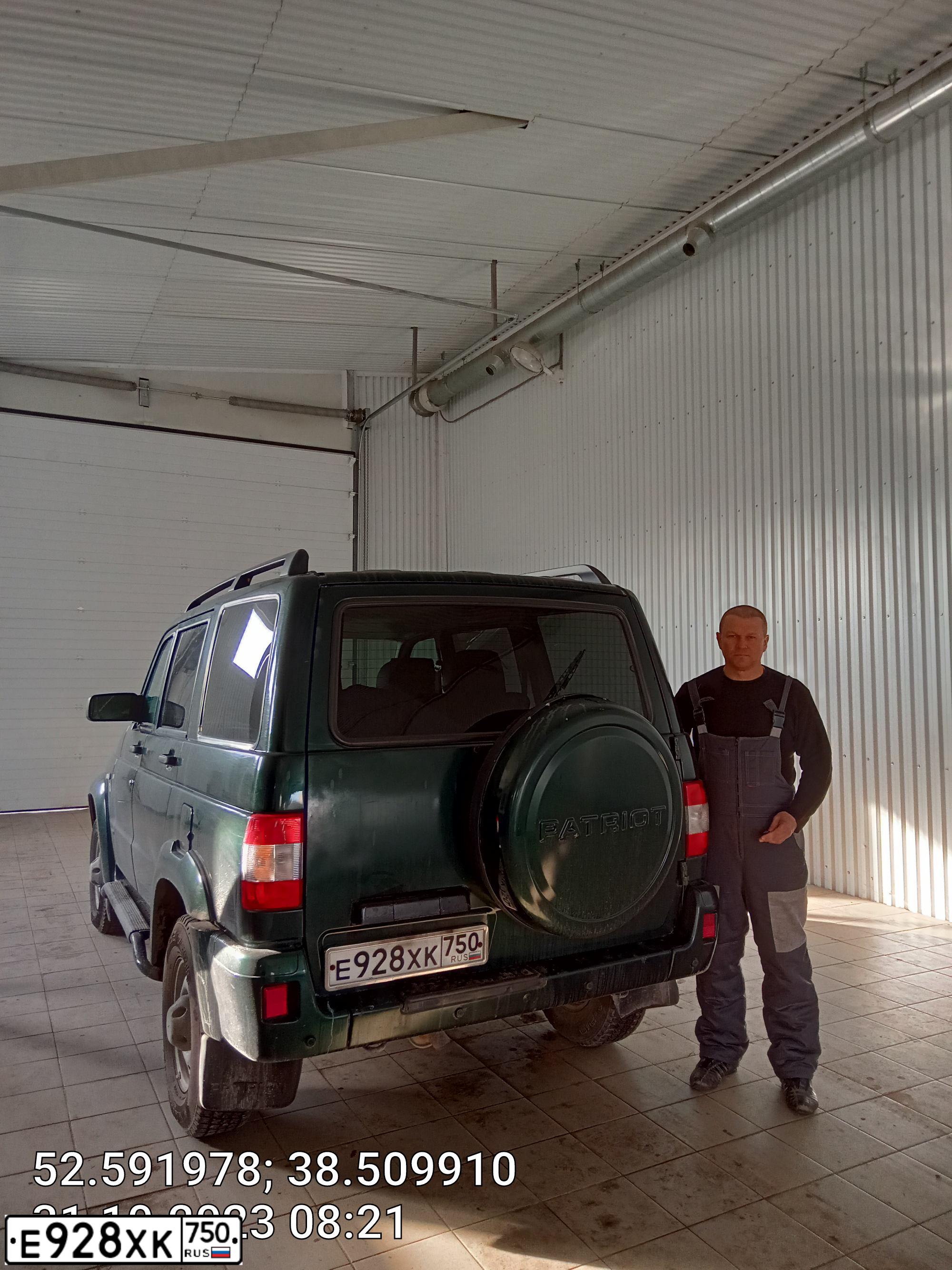 Фото автомобиля UAZ 3163 PATRIOT, 2013 — госномер М333КА750. Цвет: АМУЛЕТ МЕТАЛЛИК