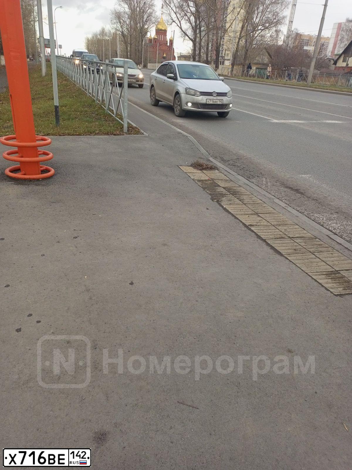 Фото автомобиля VOLKSWAGEN POLO, 2013 — госномер Х716ВЕ142. Цвет: СЕРЕБРИСТЫЙ