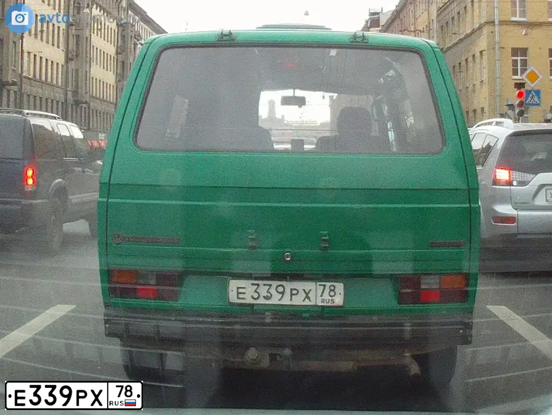 Фото автомобиля VOLKSWAGEN TRANSPORTER, 1983 — госномер К266ТТ178. Цвет: ЗЕЛЕНЫЙ