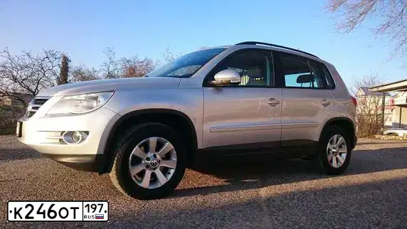 Фото автомобиля VOLKSWAGEN TIGUAN, 2009 — госномер А596МК92. Цвет: СЕРЕБРИСТЫЙ