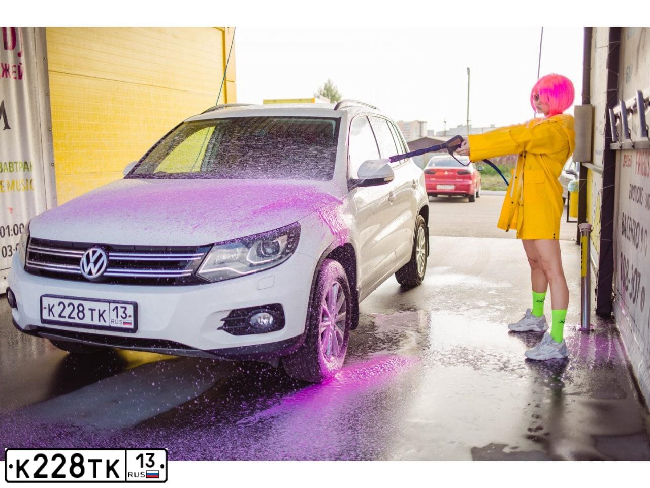 Фото автомобиля VOLKSWAGEN TIGUAN, 2013 — госномер К228ТК13. Цвет: Белый