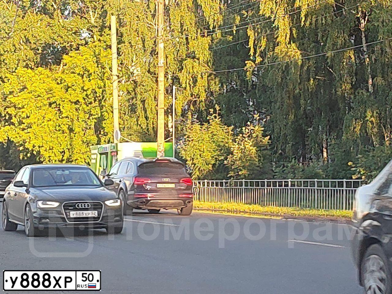 Фото автомобиля LADA 2109 SAMARA, 2001 — госномер У888ХР50. Цвет: Серый