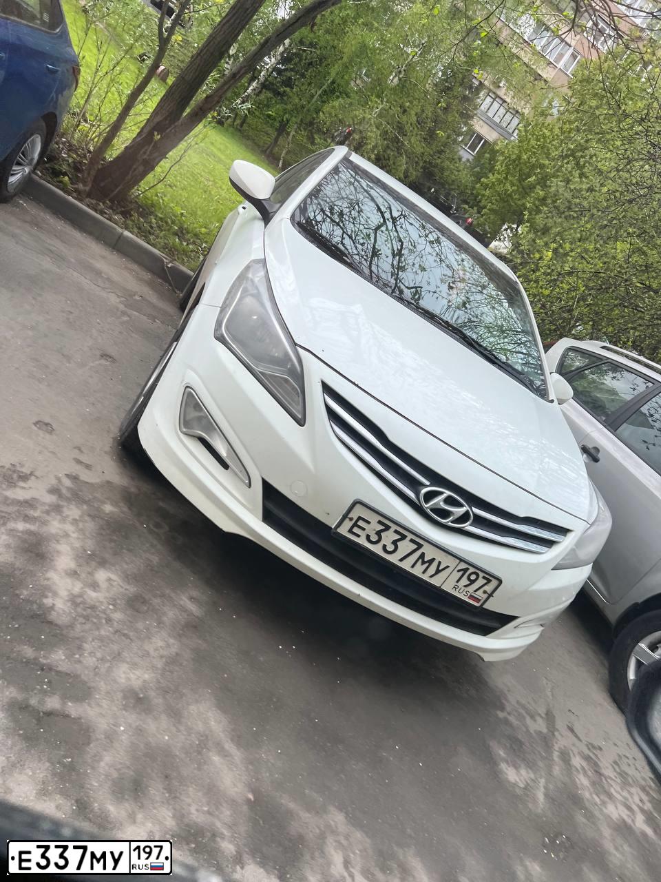 Фото автомобиля HYUNDAI SOLARIS, 2015 — госномер Е337МУ197. Цвет: БЕЛЫЙ