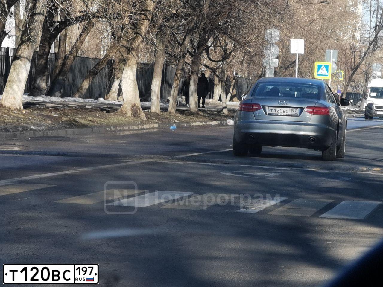 Фото автомобиля AUDI A6, 2010 — госномер М952НО35. Цвет: Серый