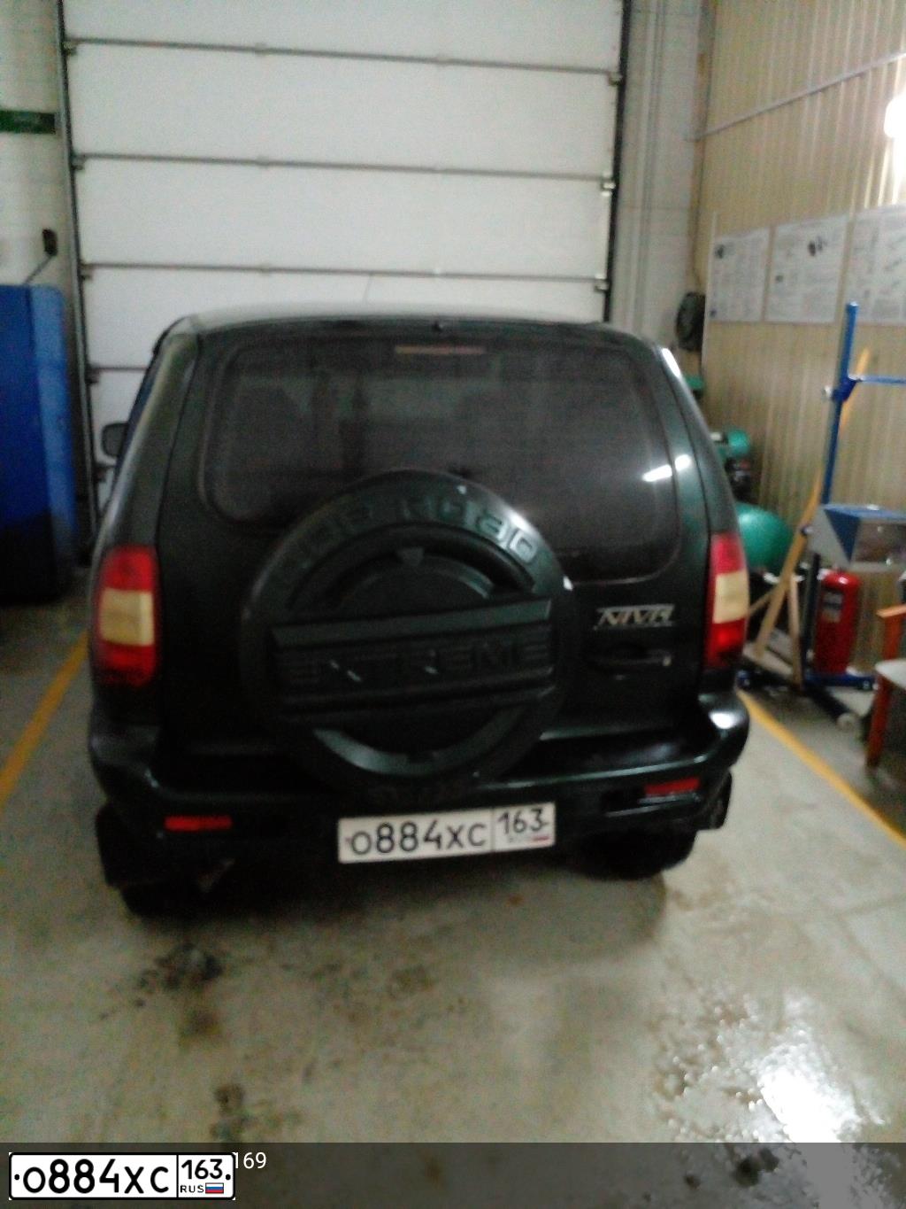 Фото автомобиля CHEVROLET NIVA, 2003 — госномер К182МО164. Цвет: Темно-зеленый