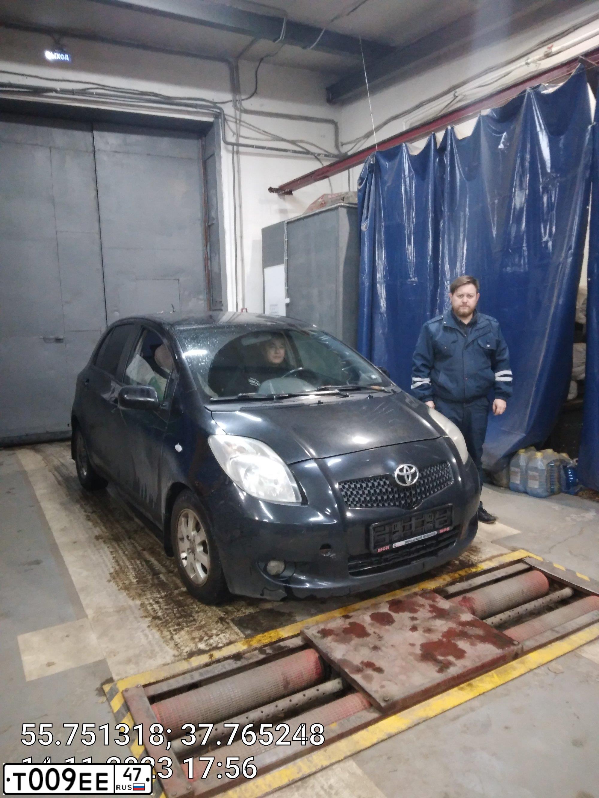 Фото автомобиля TOYOTA YARIS, 2007 — госномер К812МВ178. Цвет: ЧЕРНЫЙ