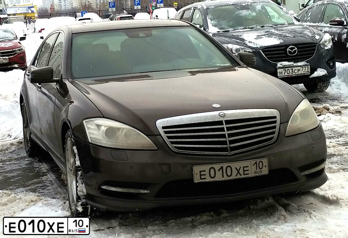 Фото автомобиля VOLKSWAGEN PASSAT, 2005 — госномер С098ТР98. Цвет: серебристый