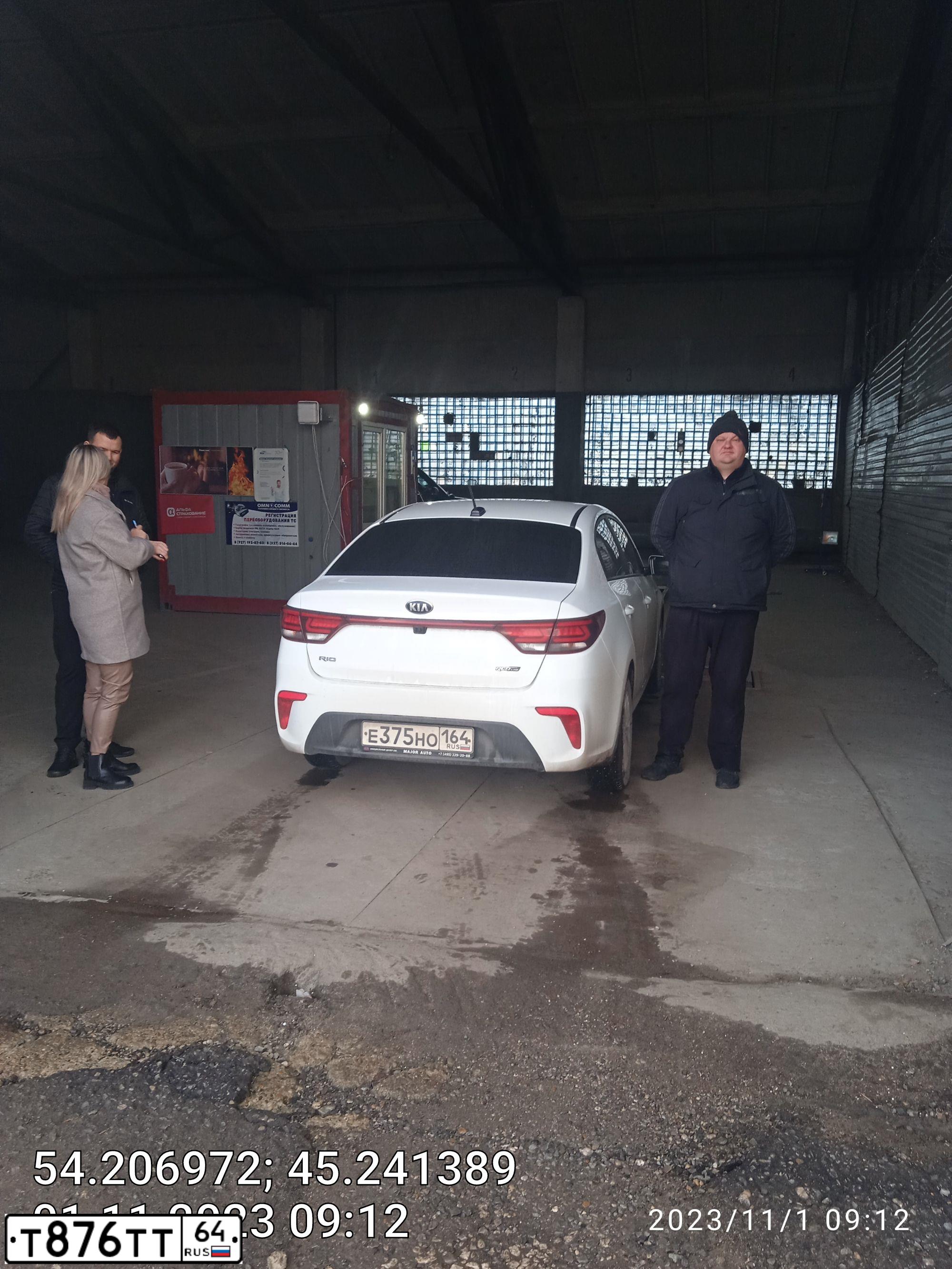 Фото автомобиля KIA RIO, 2018 — госномер М575ОА13. Цвет: Белый