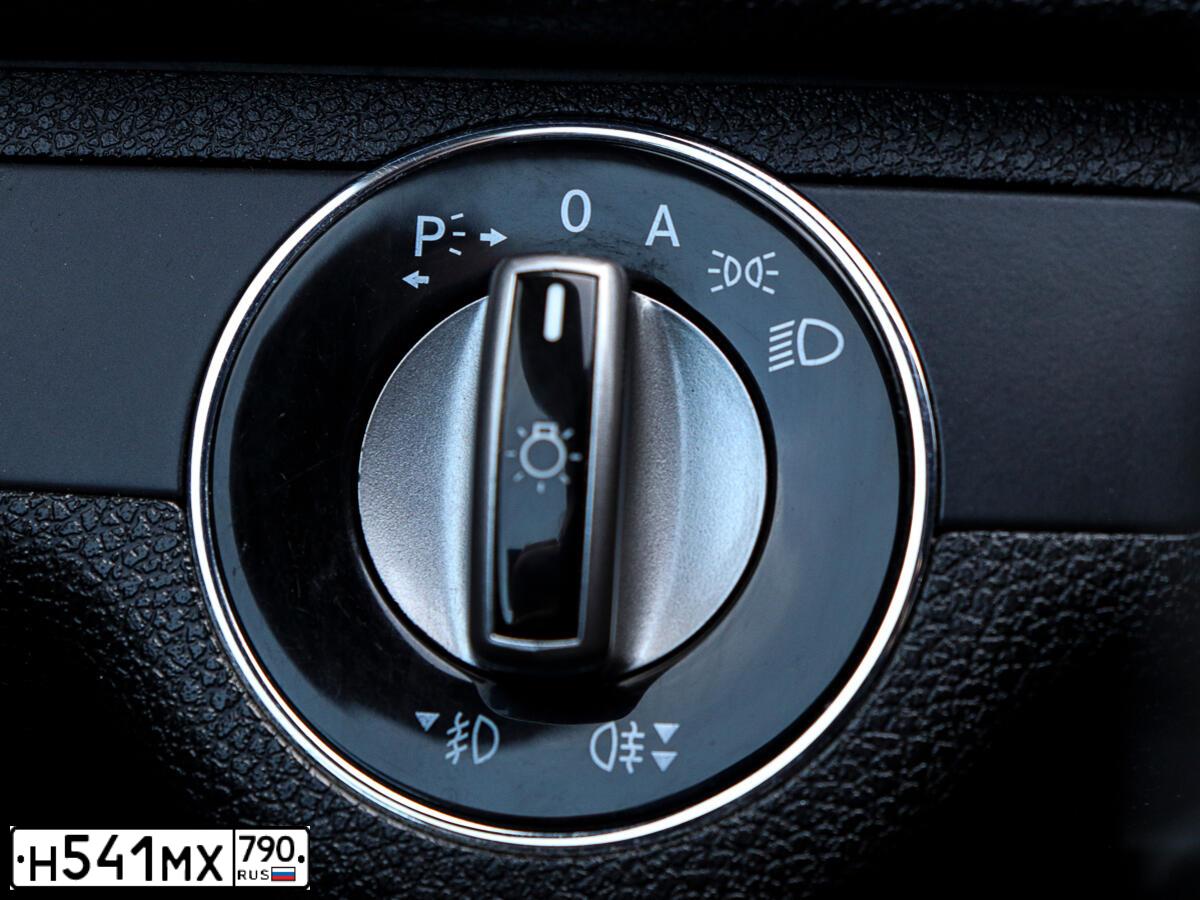Фото автомобиля MERCEDES C-KLASSE, 2009 — госномер В784ХХ790. Цвет: Белый